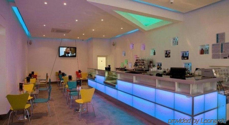 St Georgio Hostel Ilford Restoran foto